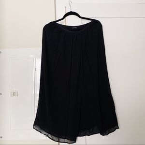 SizeS Aritzia 100% silk skirt with front slit